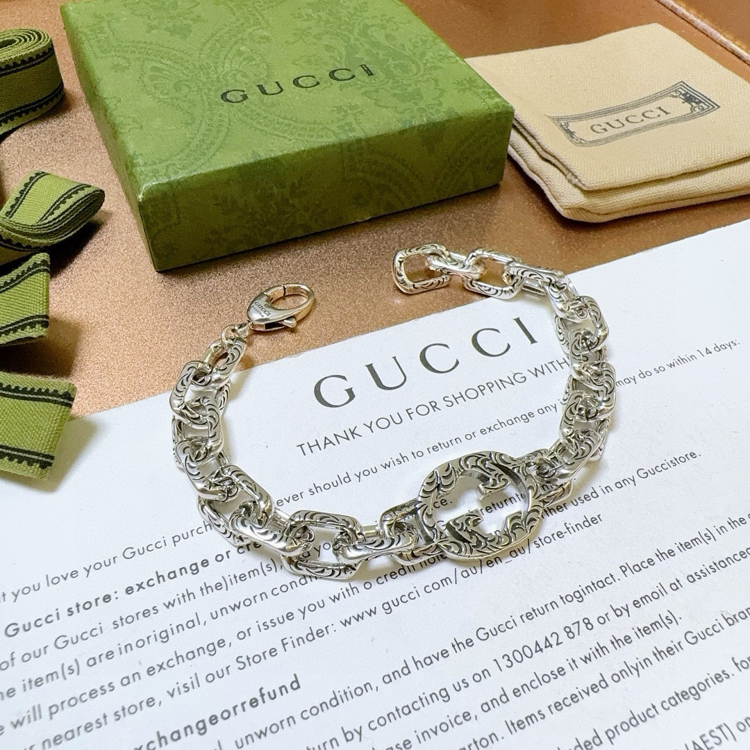  。 古驰推荐款2025最新出炉🌼 Gucci古驰手链最新款的经典款 精致无论款式 质感 都是绝对的顶尖
