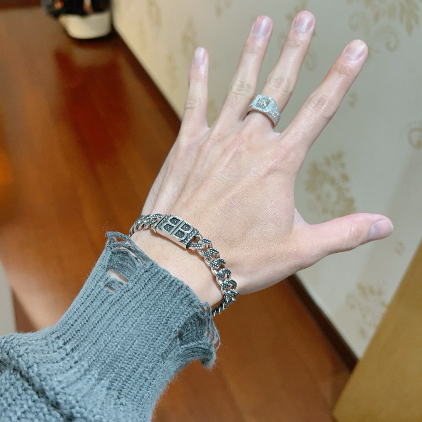 。 高品质高质感 原单货🔹🔹新品 巴黎世家 Balenciaga手链🔹专柜一致巴黎世家手链 男士火爆款出