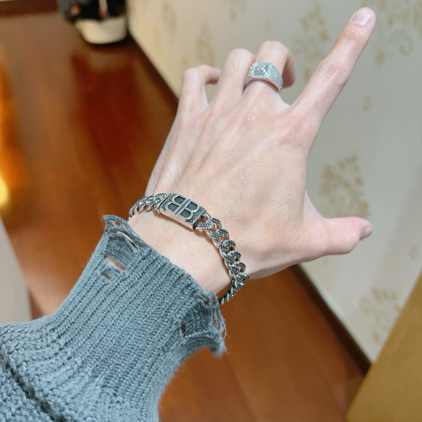 。 高品质高质感 原单货🔹🔹新品 巴黎世家 Balenciaga手链🔹专柜一致巴黎世家手链 男士火爆款出