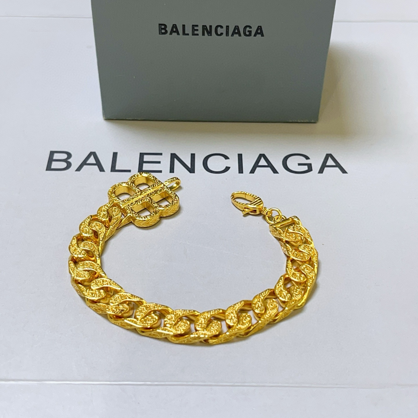 。 原单货🔹🔹新品 巴黎世家手链Balenciaga手链🔹专柜一致巴黎世家手链 男士火爆款出货 设计独特