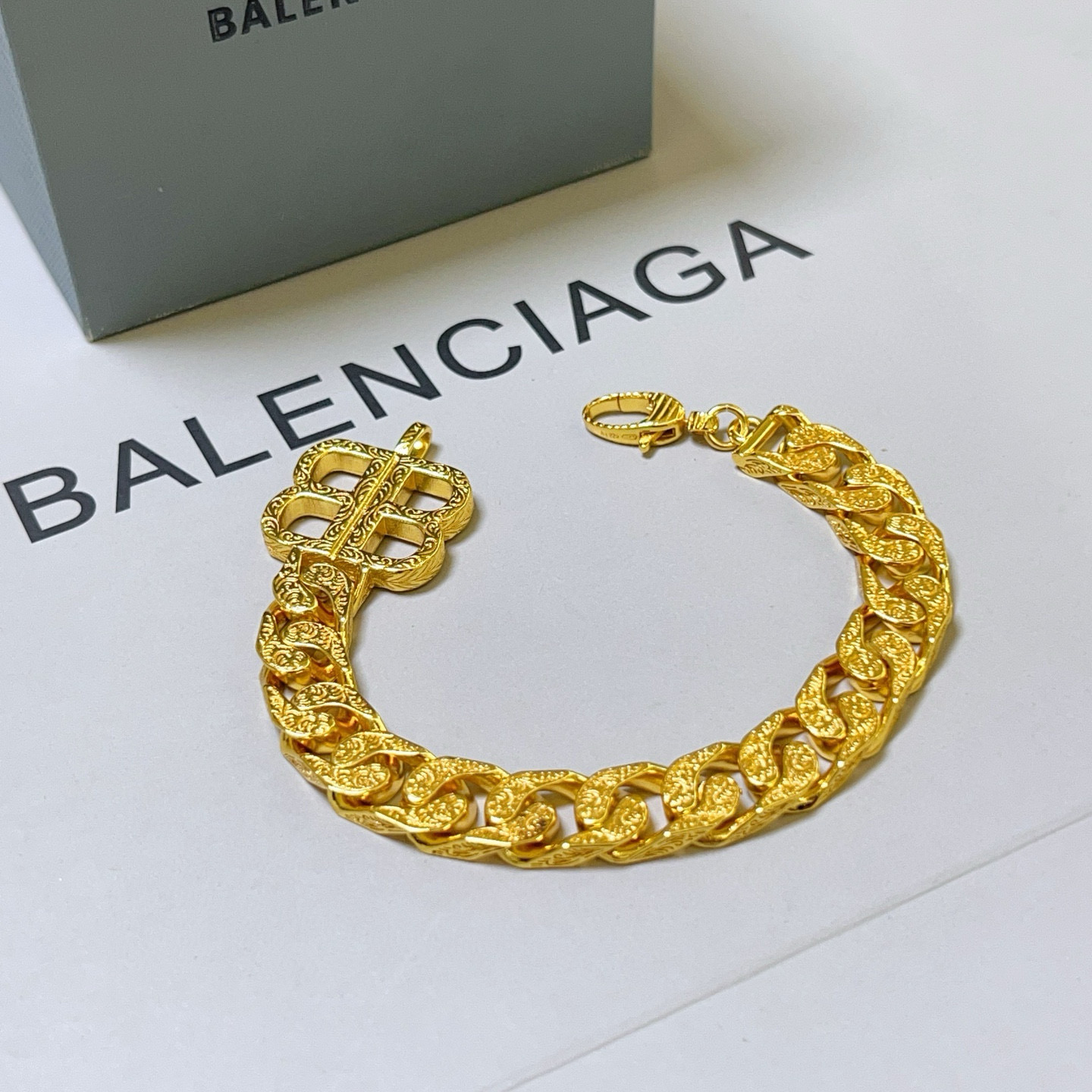 。 原单货🔹🔹新品 巴黎世家手链Balenciaga手链🔹专柜一致巴黎世家手链 男士火爆款出货 设计独特