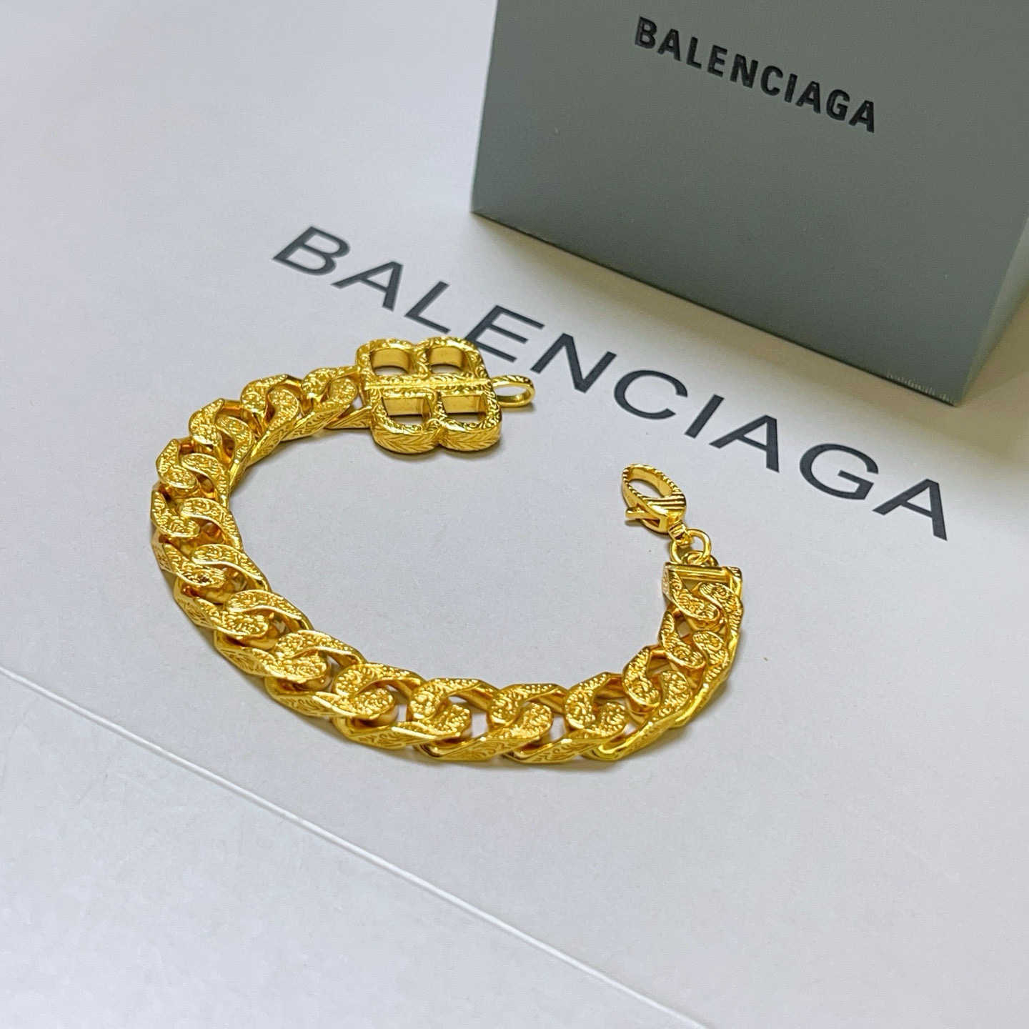 。 原单货🔹🔹新品 巴黎世家手链Balenciaga手链🔹专柜一致巴黎世家手链 男士火爆款出货 设计独特