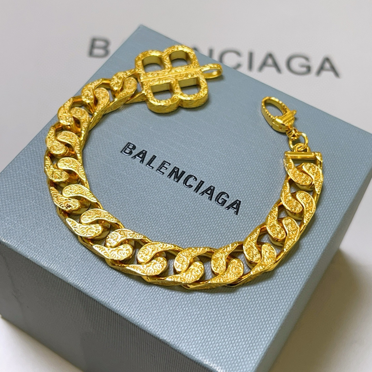 。 原单货🔹🔹新品 巴黎世家手链Balenciaga手链🔹专柜一致巴黎世家手链 男士火爆款出货 设计独特
