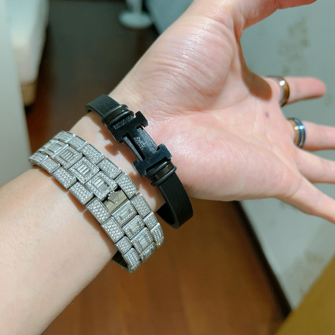     新品发售 👒🐎爱马仕手绳手环最新款纯手工编织牛皮材质档次更高明星同款H系列系列🎸经典款系列手链手