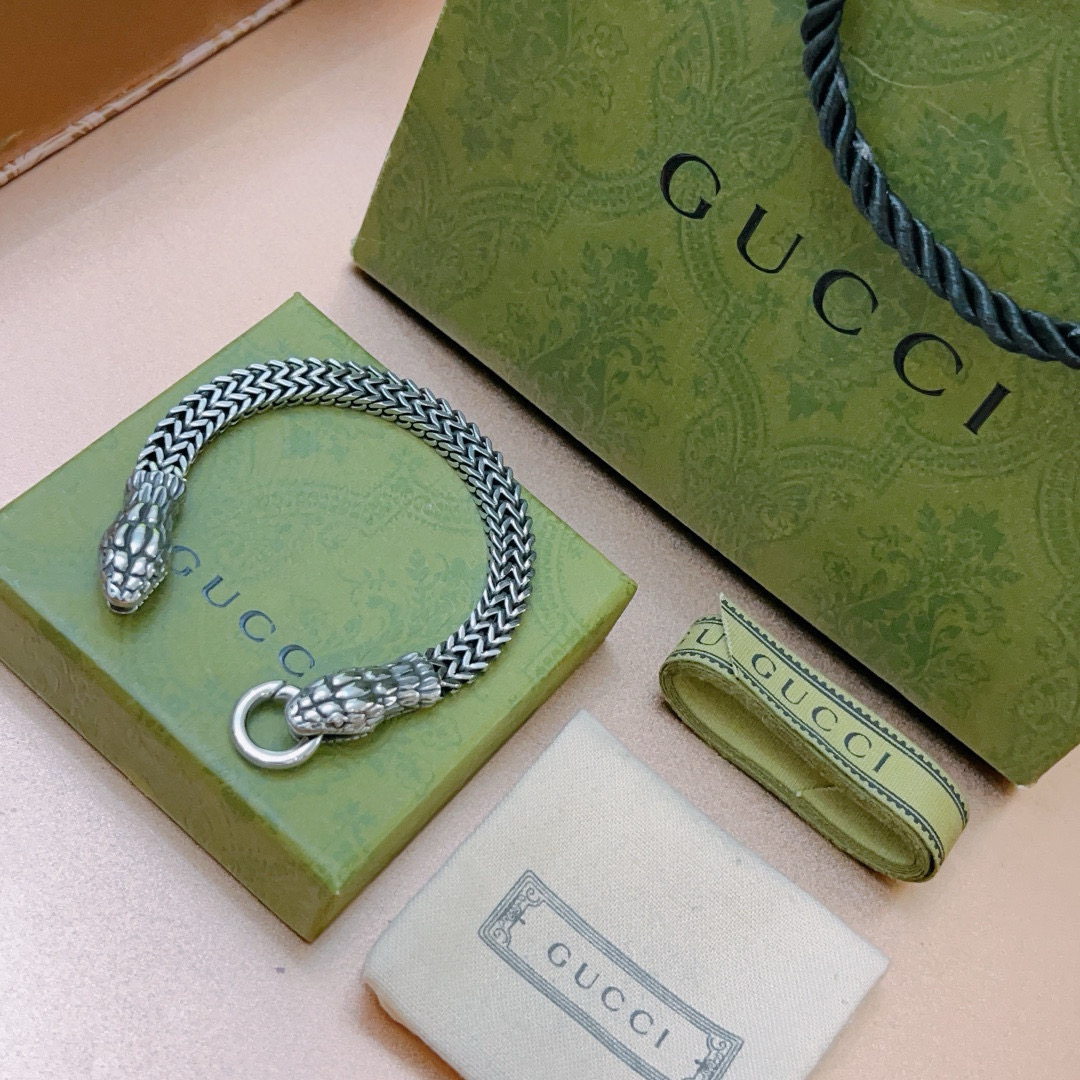 。 2025最新出炉🌼 Gucci古驰手链最新款的经典款 精致无论款式 质感 都是绝对的顶尖feel 只