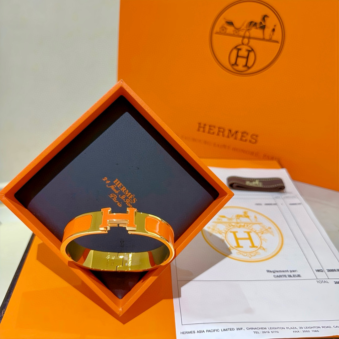 。 Hermes 爱马仕手镯 ❗️v金原版定制 爱马仕手环 珐琅工艺太考验师傅的手艺了 要确保色泽手工制