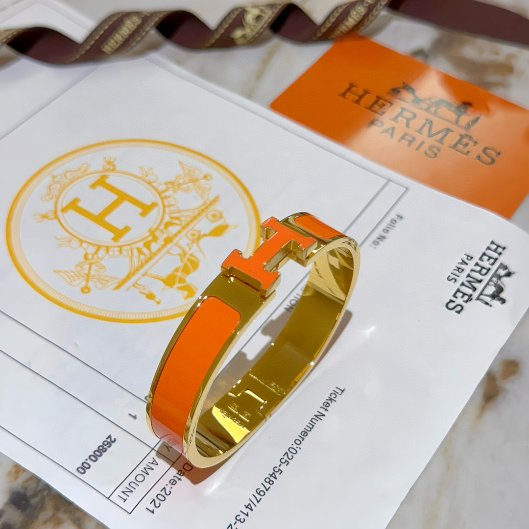 。 Hermes 爱马仕手镯 ❗️v金原版定制 爱马仕手环 珐琅工艺太考验师傅的手艺了 要确保色泽手工制