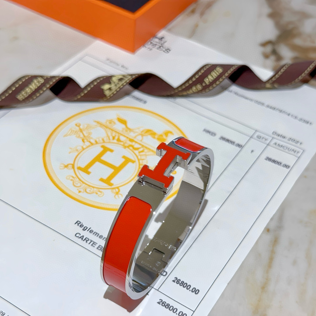 。 Hermes 爱马仕手镯 ❗️v金原版定制 爱马仕手环 珐琅工艺太考验师傅的手艺了 要确保色泽手工制