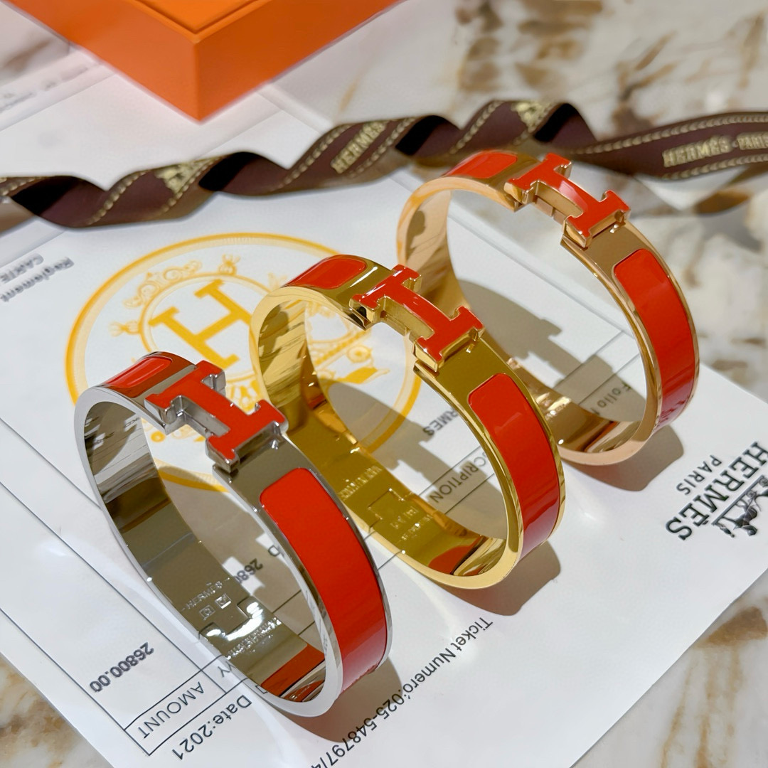 。 Hermes 爱马仕手镯 ❗️v金原版定制 爱马仕手环 珐琅工艺太考验师傅的手艺了 要确保色泽手工制