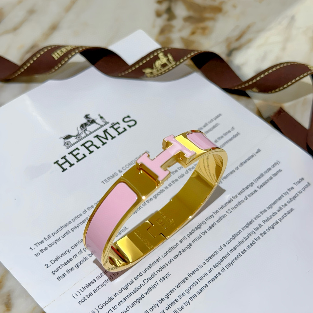 。 Hermes 爱马仕手镯 ❗️v金原版定制 爱马仕手环 珐琅工艺太考验师傅的手艺了 要确保色泽手工制