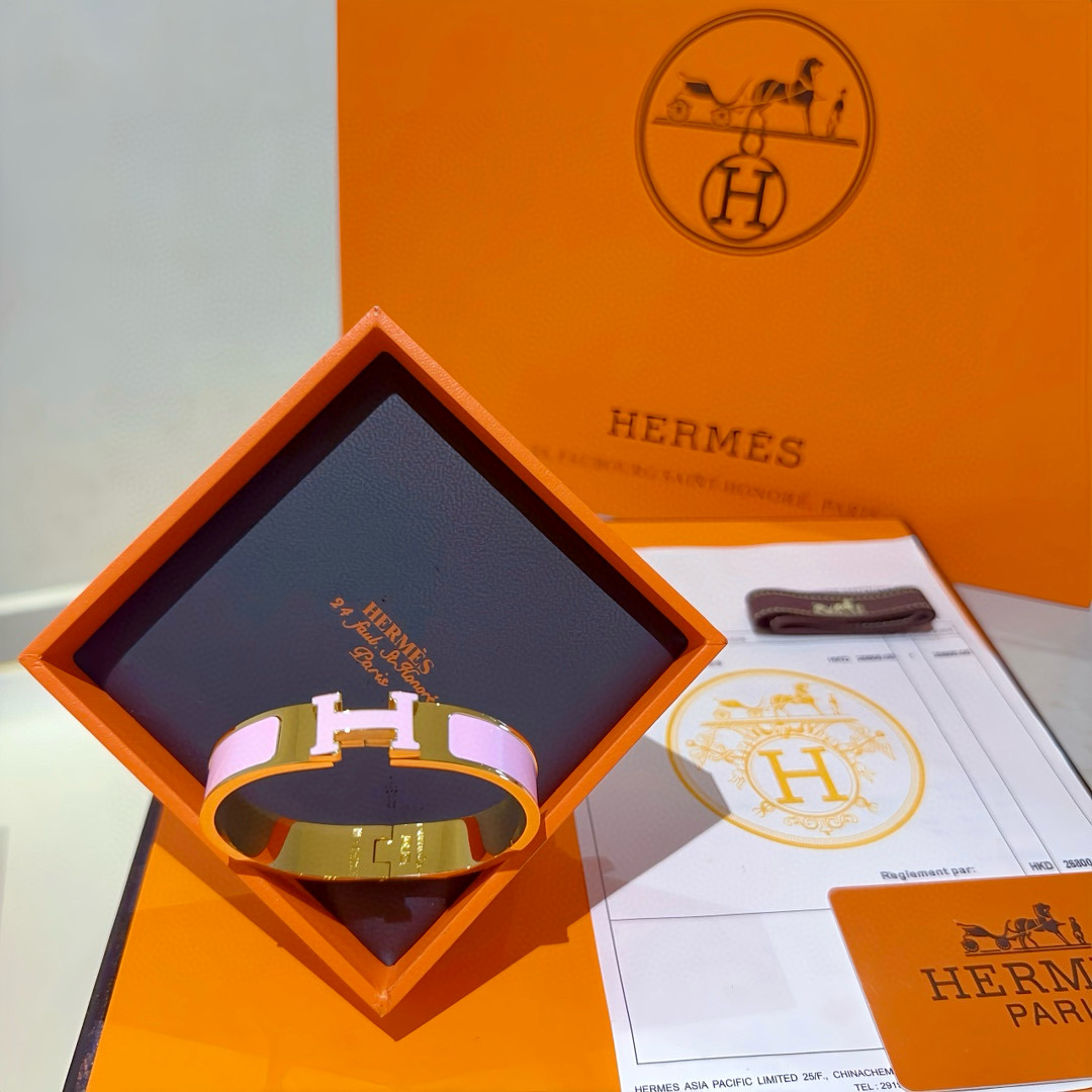。 Hermes 爱马仕手镯 ❗️v金原版定制 爱马仕手环 珐琅工艺太考验师傅的手艺了 要确保色泽手工制