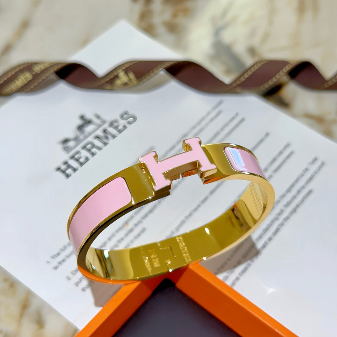 。 Hermes 爱马仕手镯 ❗️v金原版定制 爱马仕手环 珐琅工艺太考验师傅的手艺了 要确保色泽手工制