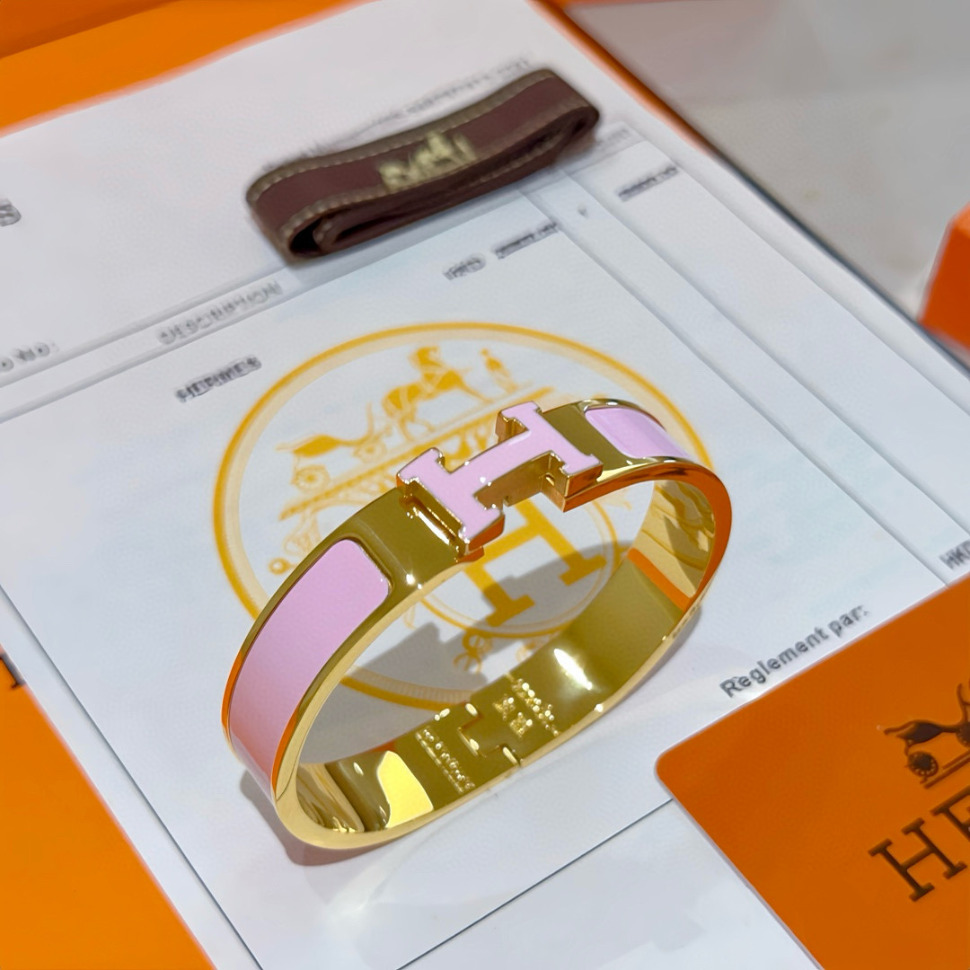 。 Hermes 爱马仕手镯 ❗️v金原版定制 爱马仕手环 珐琅工艺太考验师傅的手艺了 要确保色泽手工制