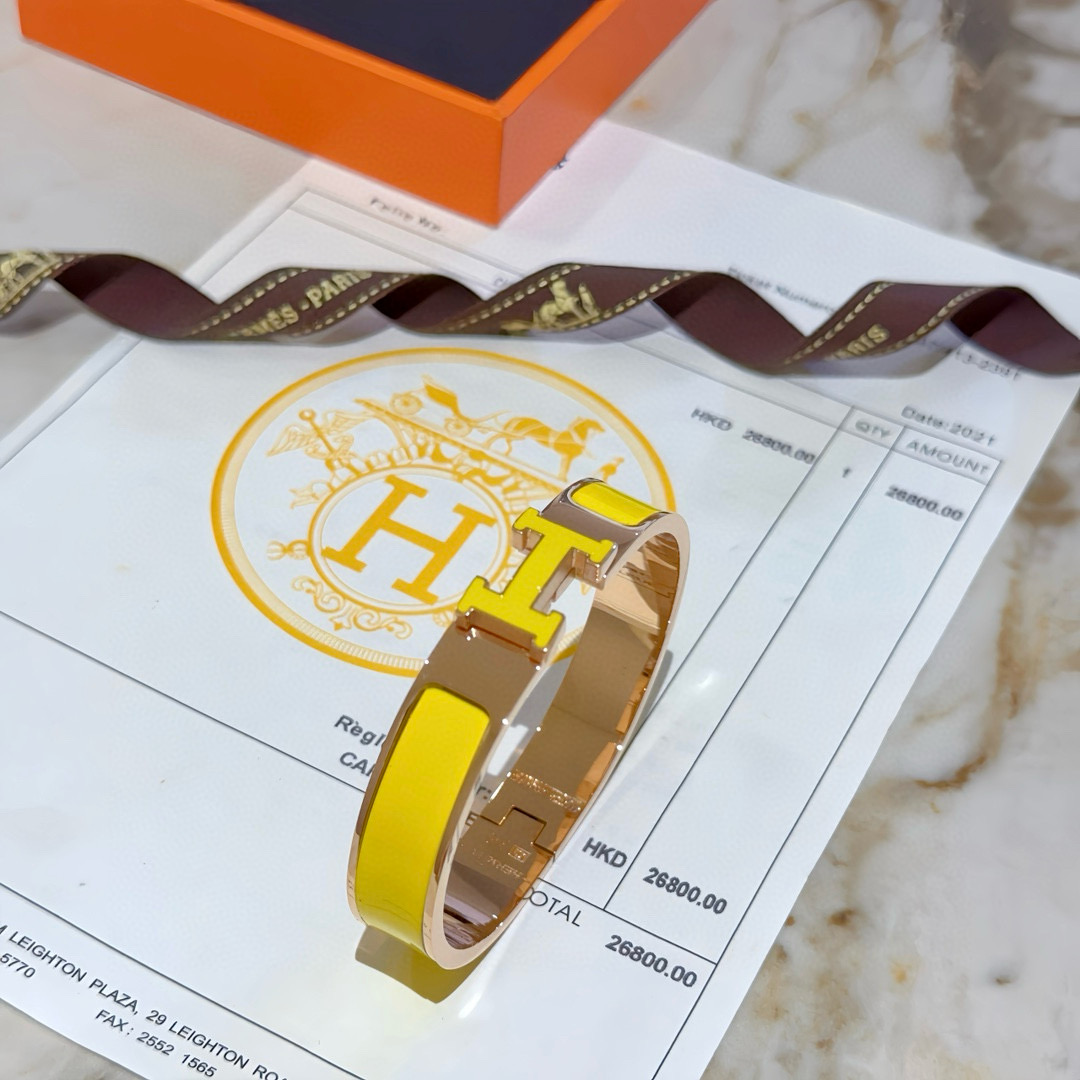 。 Hermes 爱马仕手镯 ❗️v金原版定制 爱马仕手环 珐琅工艺太考验师傅的手艺了 要确保色泽手工制