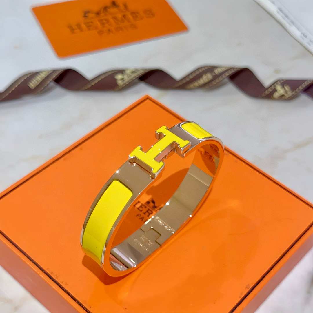。 Hermes 爱马仕手镯 ❗️v金原版定制 爱马仕手环 珐琅工艺太考验师傅的手艺了 要确保色泽手工制