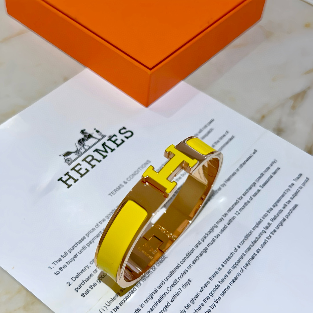 。 Hermes 爱马仕手镯 ❗️v金原版定制 爱马仕手环 珐琅工艺太考验师傅的手艺了 要确保色泽手工制