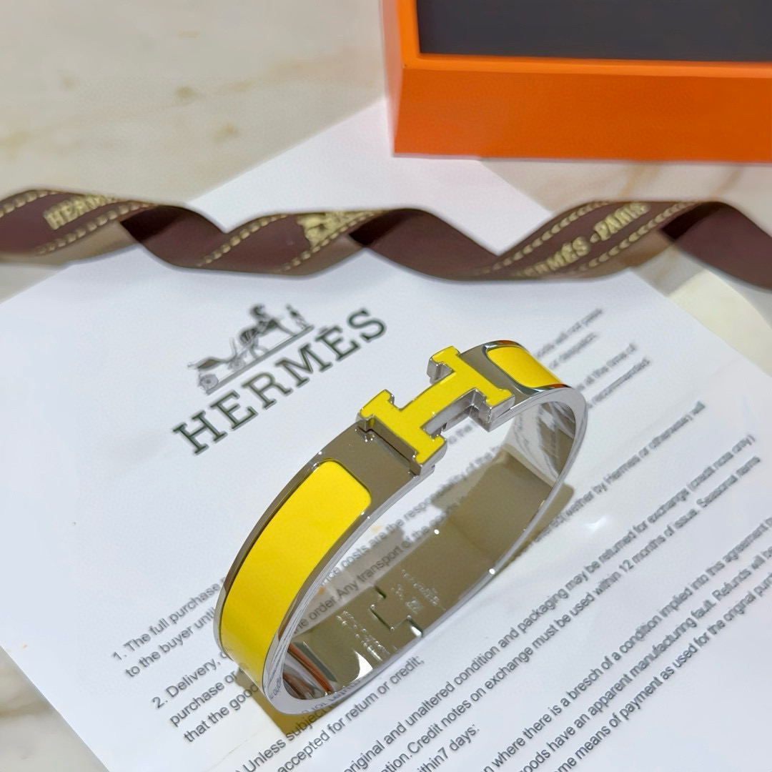 。 Hermes 爱马仕手镯 ❗️v金原版定制 爱马仕手环 珐琅工艺太考验师傅的手艺了 要确保色泽手工制