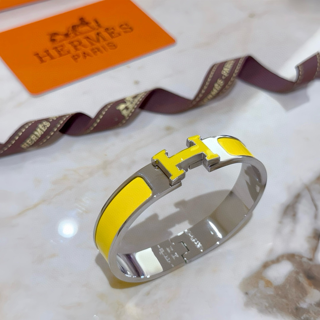 。 Hermes 爱马仕手镯 ❗️v金原版定制 爱马仕手环 珐琅工艺太考验师傅的手艺了 要确保色泽手工制