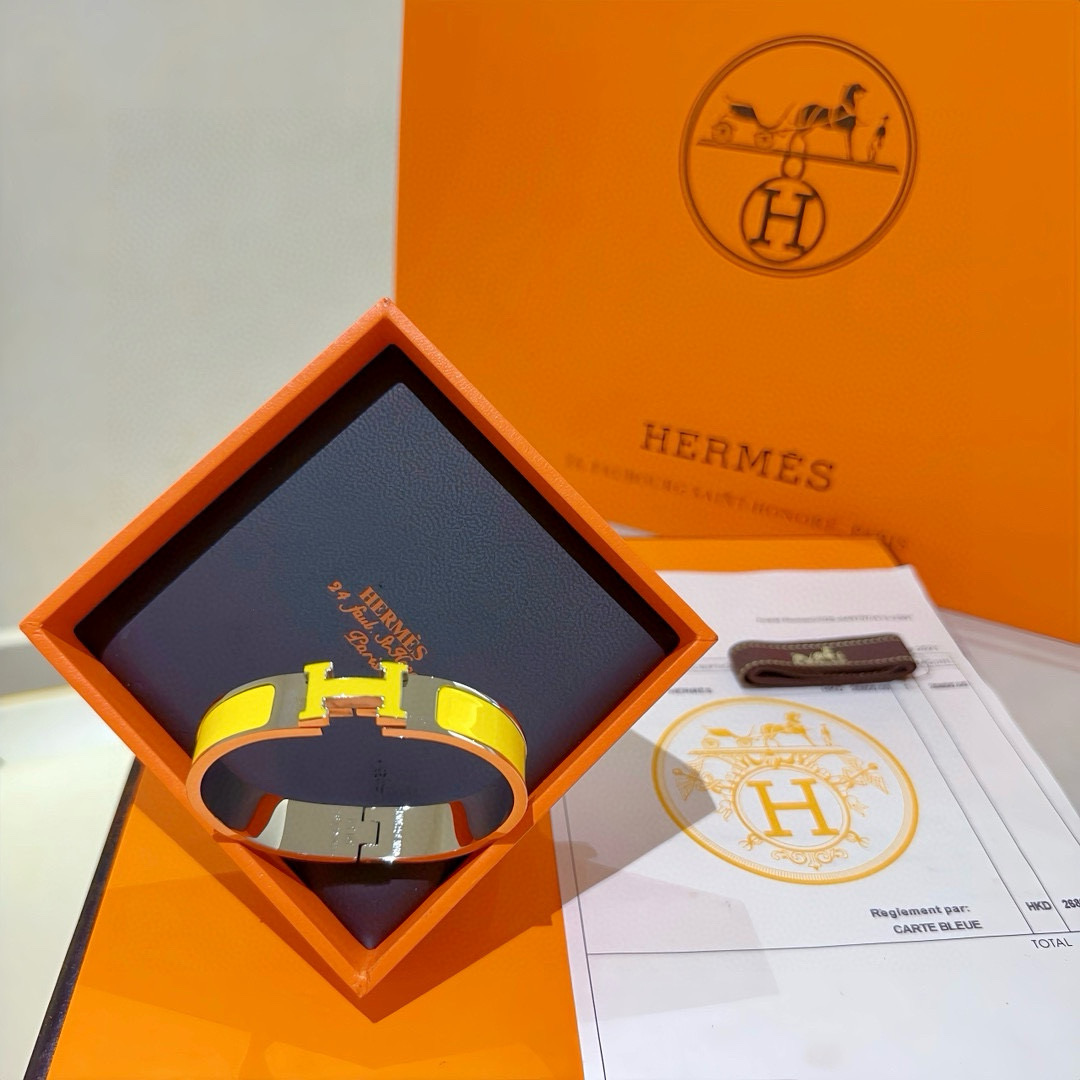 。 Hermes 爱马仕手镯 ❗️v金原版定制 爱马仕手环 珐琅工艺太考验师傅的手艺了 要确保色泽手工制