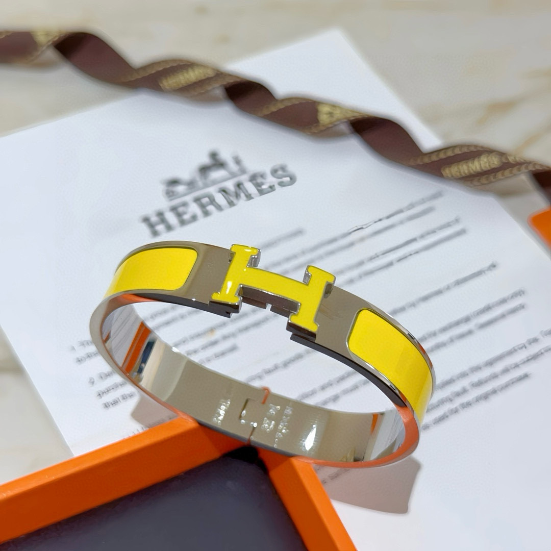 。 Hermes 爱马仕手镯 ❗️v金原版定制 爱马仕手环 珐琅工艺太考验师傅的手艺了 要确保色泽手工制