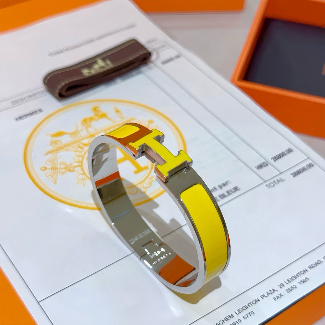 。 Hermes 爱马仕手镯 ❗️v金原版定制 爱马仕手环 珐琅工艺太考验师傅的手艺了 要确保色泽手工制
