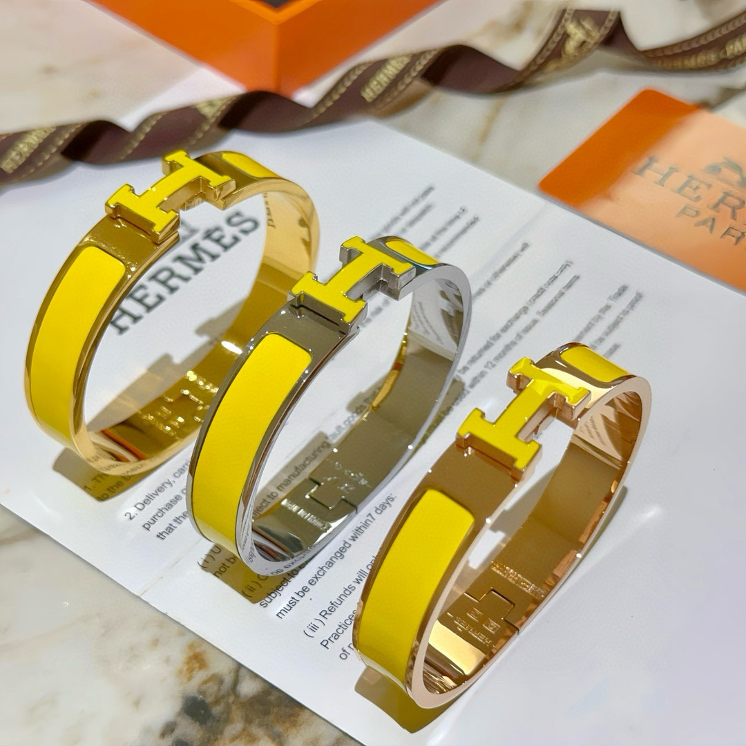。 Hermes 爱马仕手镯 ❗️v金原版定制 爱马仕手环 珐琅工艺太考验师傅的手艺了 要确保色泽手工制