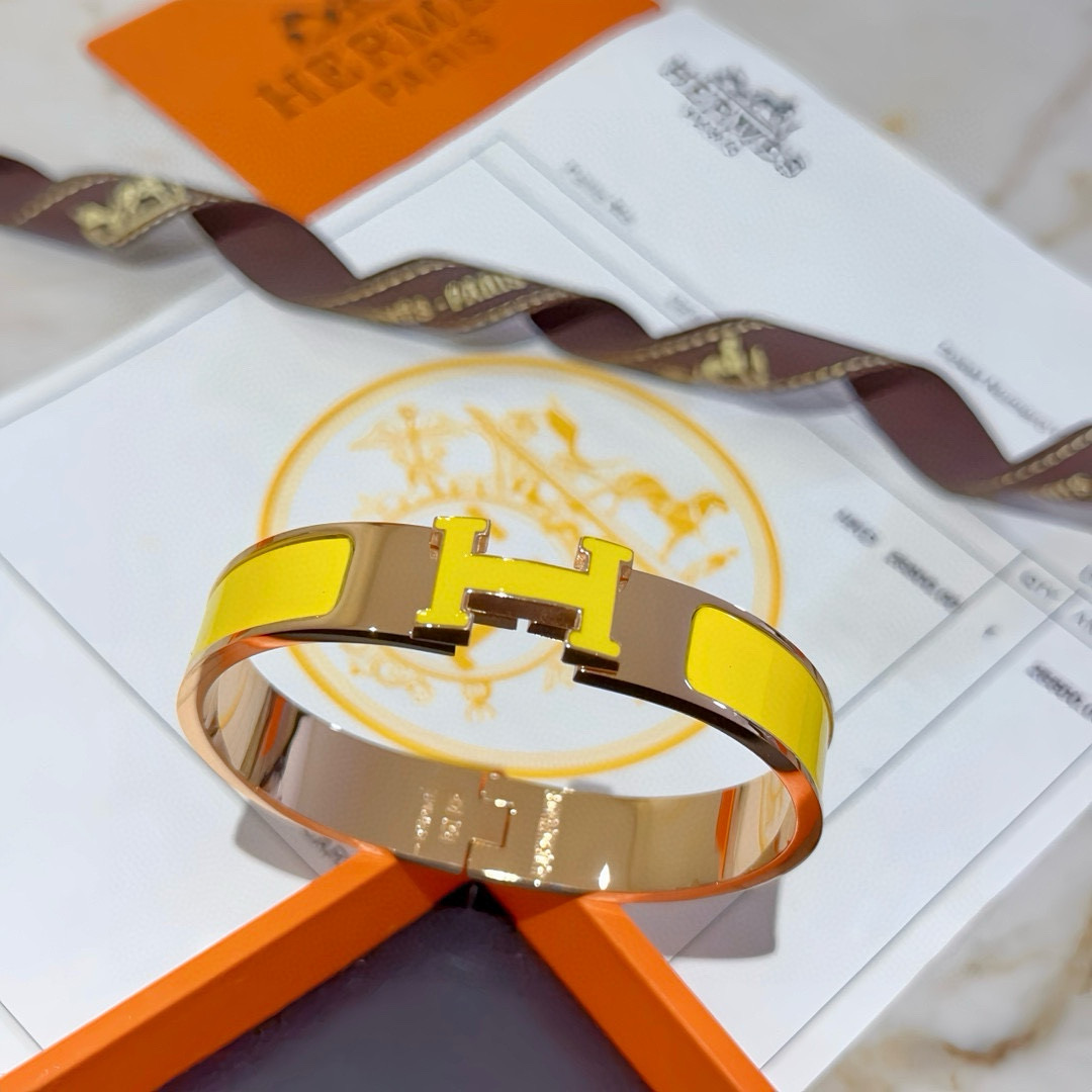 。 Hermes 爱马仕手镯 ❗️v金原版定制 爱马仕手环 珐琅工艺太考验师傅的手艺了 要确保色泽手工制