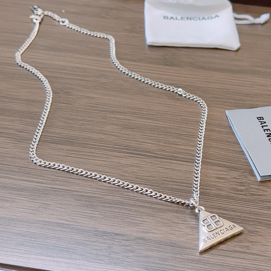 。 原单货🔹🔹新品 巴黎世家项链 Balenciaga 新款项链🔹专柜一致 细节做工精细 每个细节流程到