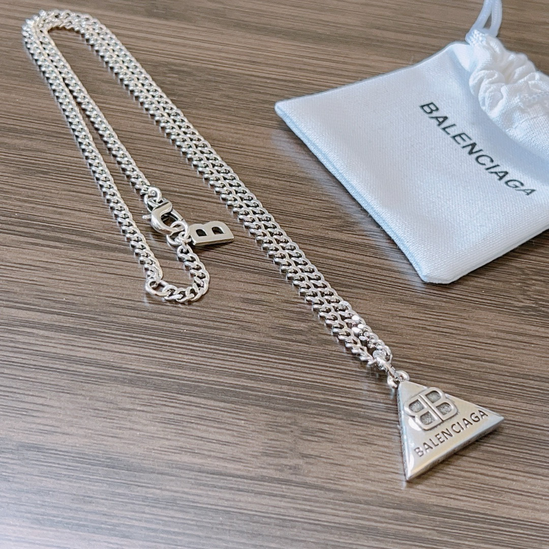 。 原单货🔹🔹新品 巴黎世家项链 Balenciaga 新款项链🔹专柜一致 细节做工精细 每个细节流程到