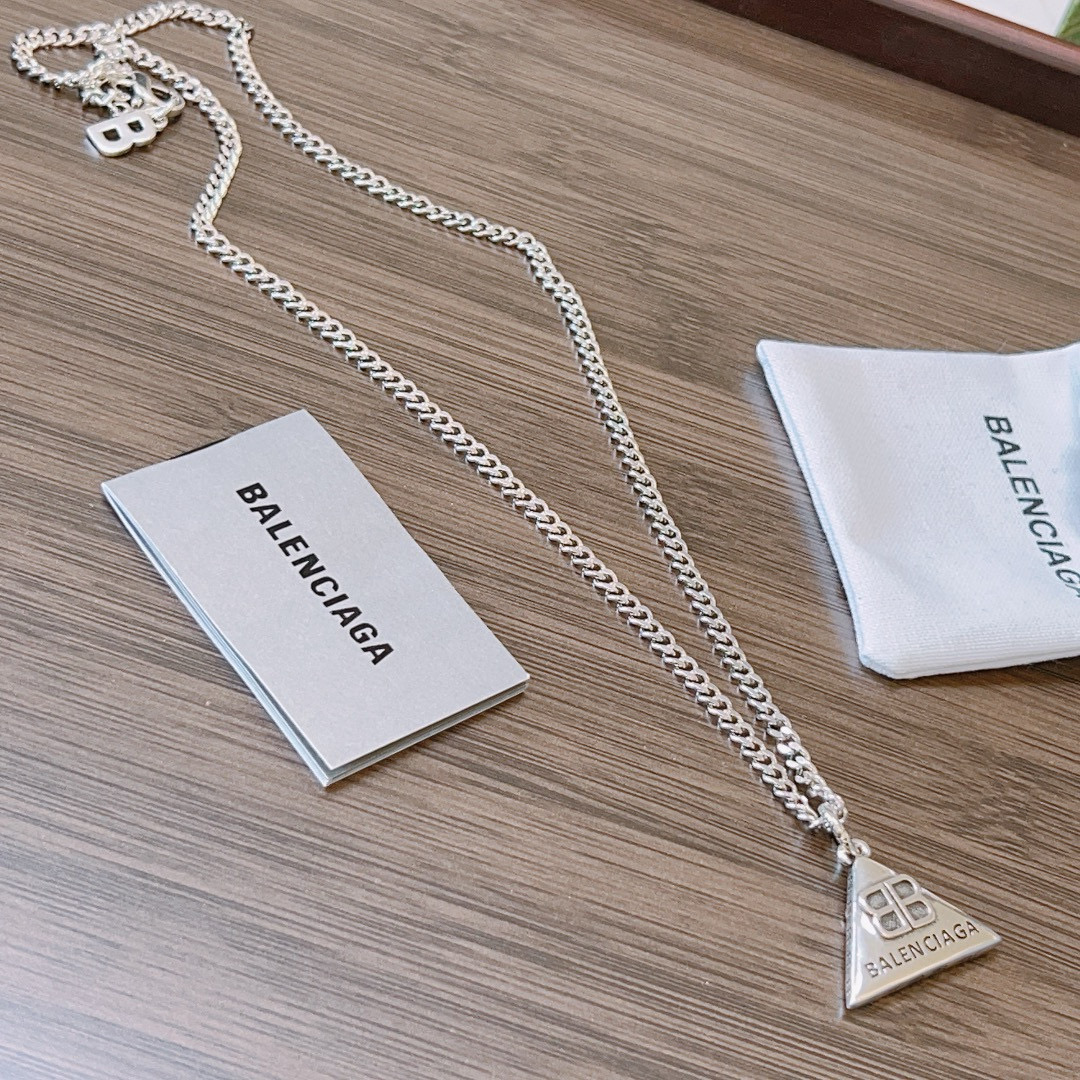 。 原单货🔹🔹新品 巴黎世家项链 Balenciaga 新款项链🔹专柜一致 细节做工精细 每个细节流程到