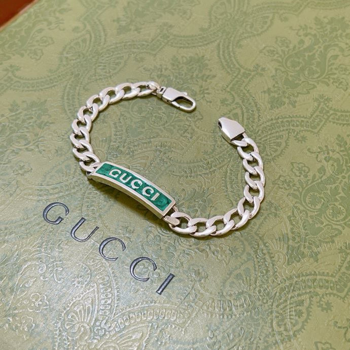 。 2025最新出炉🌼 Gucci古驰手链最新款的经典款 精致无论款式 质感 都是绝对的顶尖feel 只