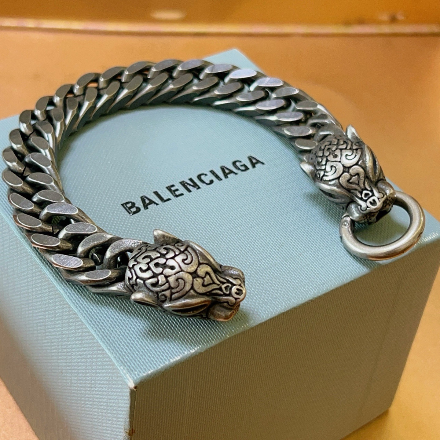 。 原单货🔹🔹新品 巴黎世家手链Balenciaga手链🔹专柜一致巴黎世家手链 男士火爆款出货 设计独特