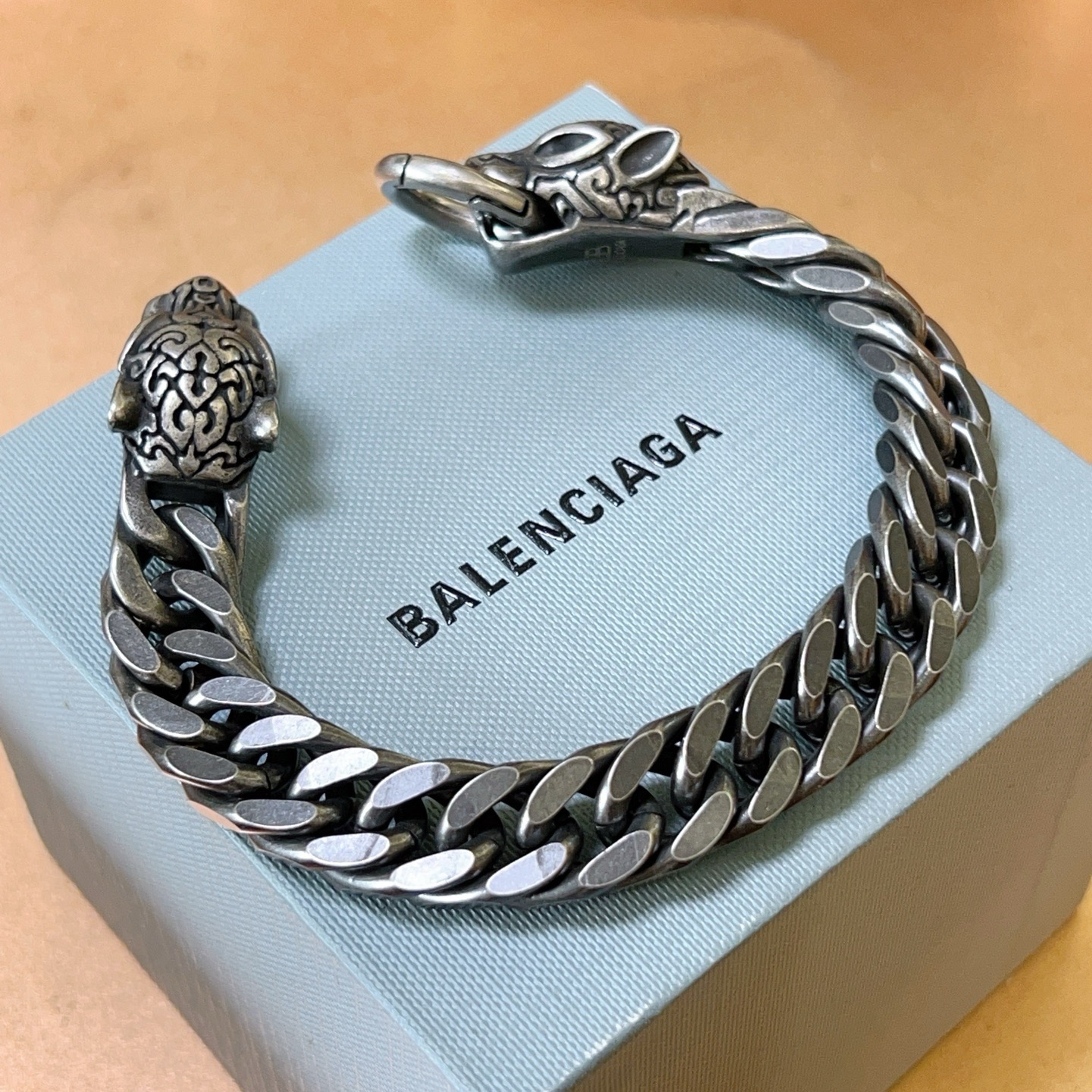 。 原单货🔹🔹新品 巴黎世家手链Balenciaga手链🔹专柜一致巴黎世家手链 男士火爆款出货 设计独特