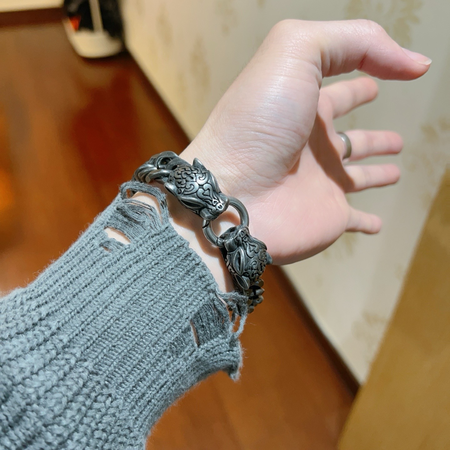 。 原单货🔹🔹新品 巴黎世家手链Balenciaga手链🔹专柜一致巴黎世家手链 男士火爆款出货 设计独特