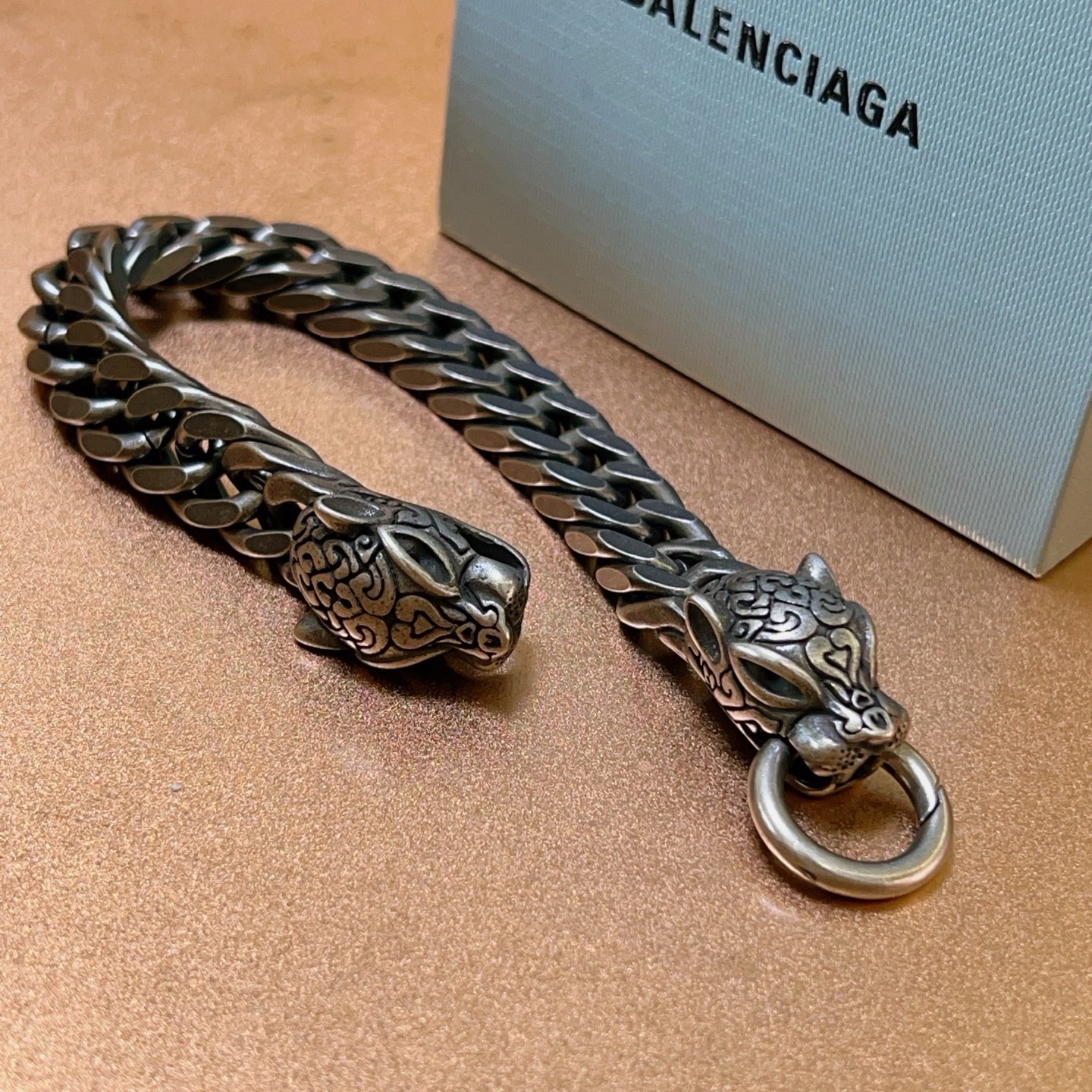 。 原单货🔹🔹新品 巴黎世家手链Balenciaga手链🔹专柜一致巴黎世家手链 男士火爆款出货 设计独特