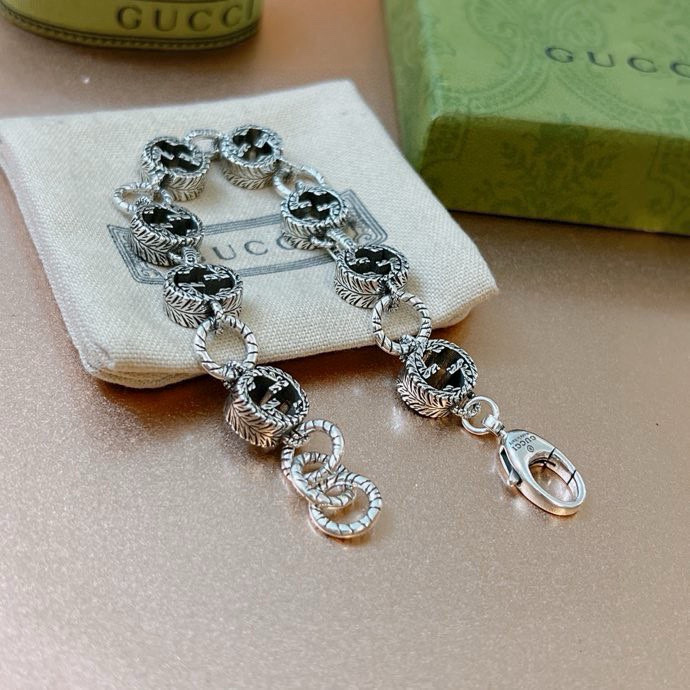 。 最新出炉加厚款古驰手链🌼 Gucci古驰手链最新款的经典款 精致无论款式 质感 都是绝对的顶尖fe
