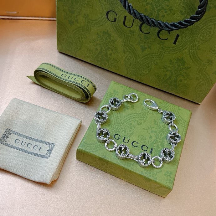  。 最新出炉加厚款古驰手链🌼 Gucci古驰手链最新款的经典款 精致无论款式 质感 都是绝对的顶尖fe