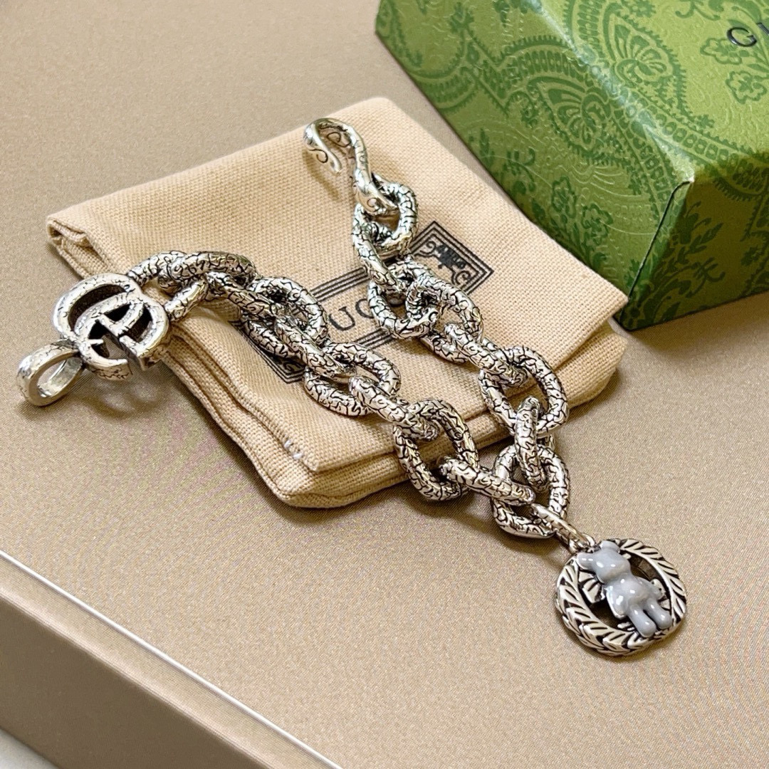 。 最新出炉土豪版手链 独家高品质🌼 Gucci古驰手链最新款的经典款 精致无论款式 质感 都是绝对的顶