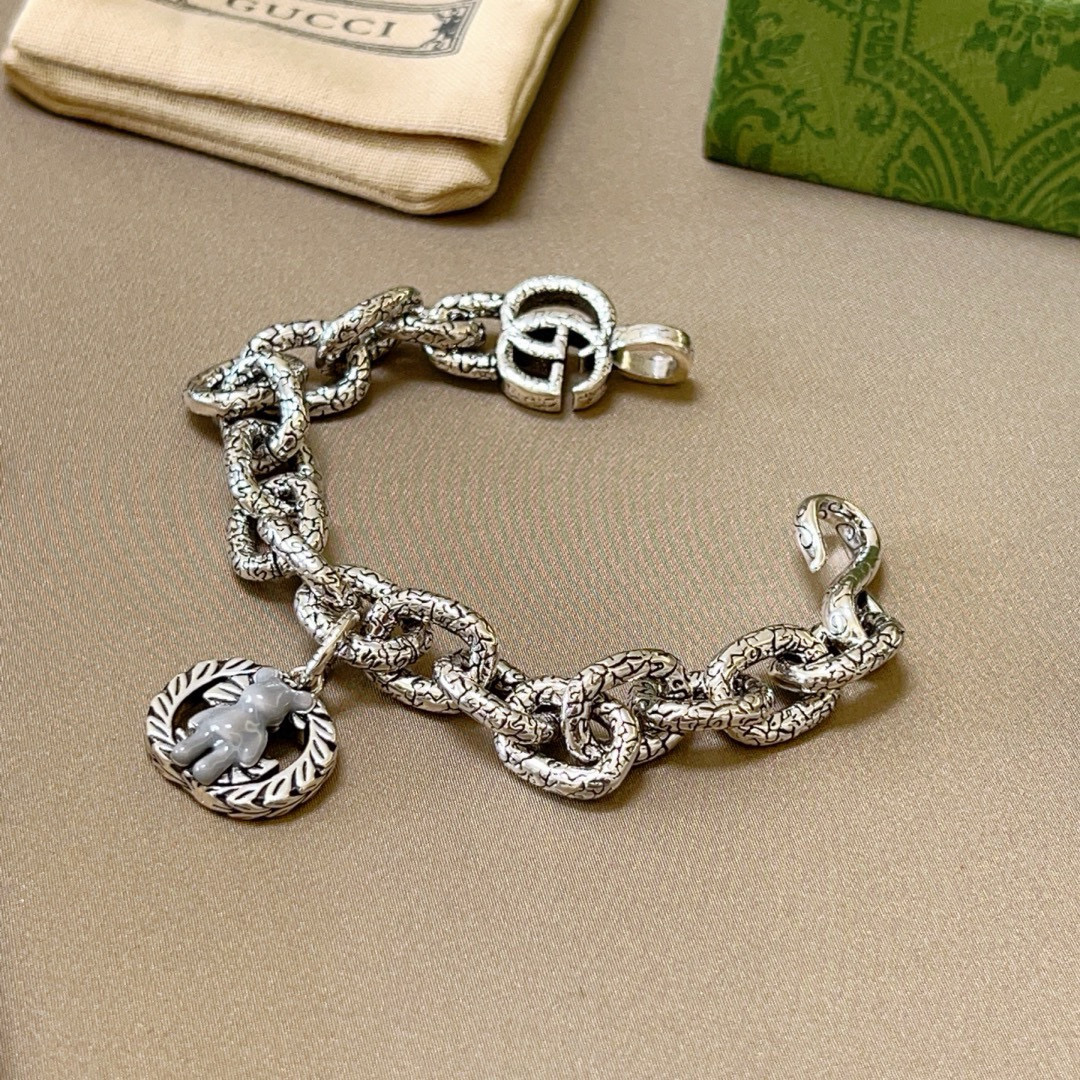 。 最新出炉土豪版手链 独家高品质🌼 Gucci古驰手链最新款的经典款 精致无论款式 质感 都是绝对的顶