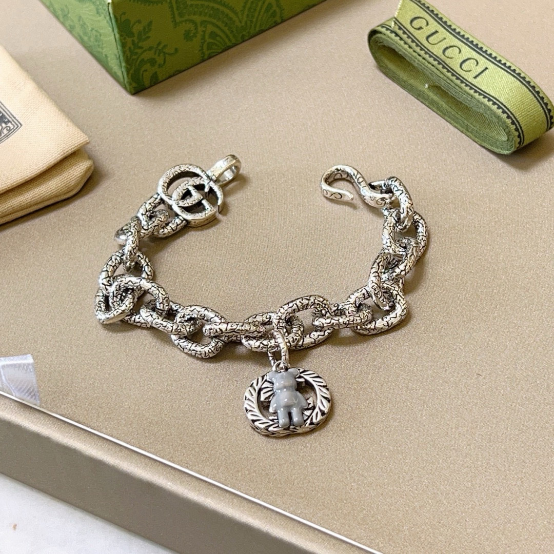 。 最新出炉土豪版手链 独家高品质🌼 Gucci古驰手链最新款的经典款 精致无论款式 质感 都是绝对的顶