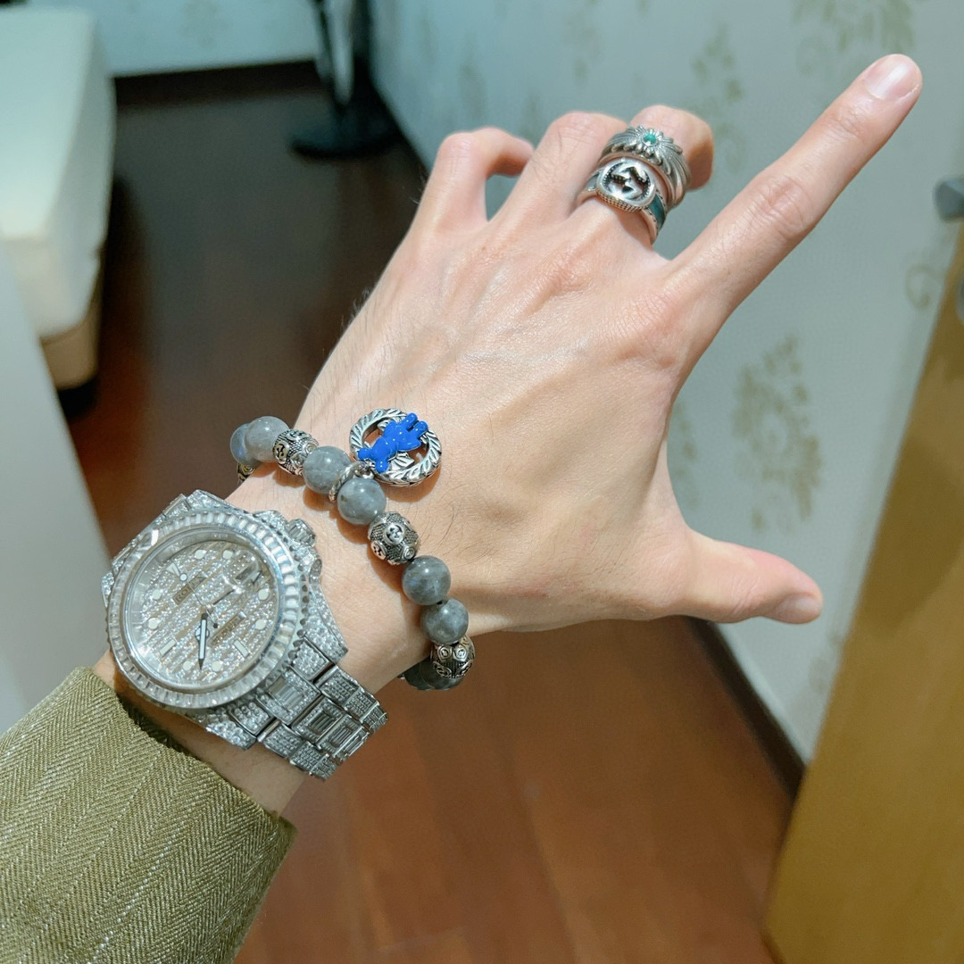   新品发布𝐆𝐮𝐜𝐜𝐢古驰手链男女同款 最新款夜光石手链档次更高明星同款Anger Forest系列双g