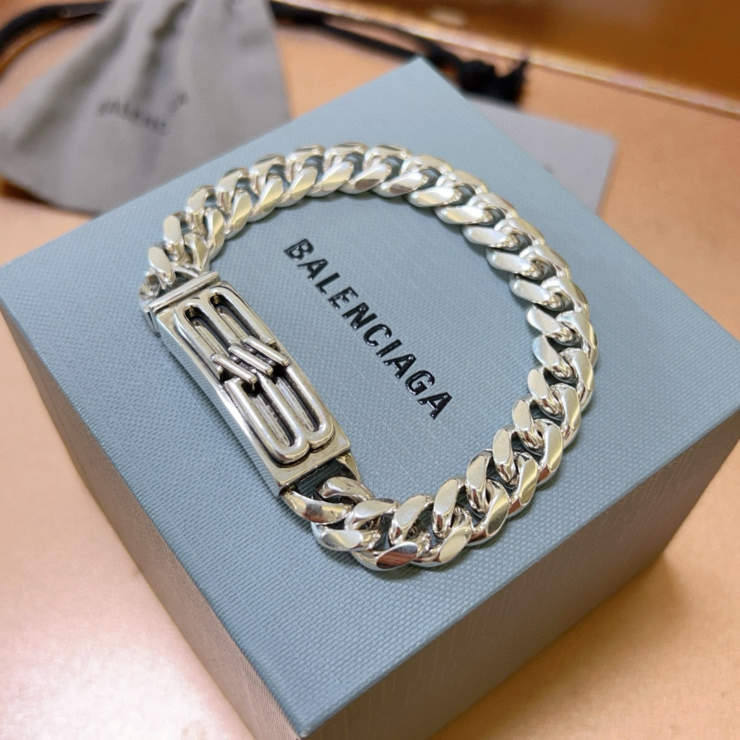 。 原单货🔹🔹新品 巴黎世家 Balenciaga手链🔹专柜一致巴黎世家手链 男士火爆款出货 设计独特 