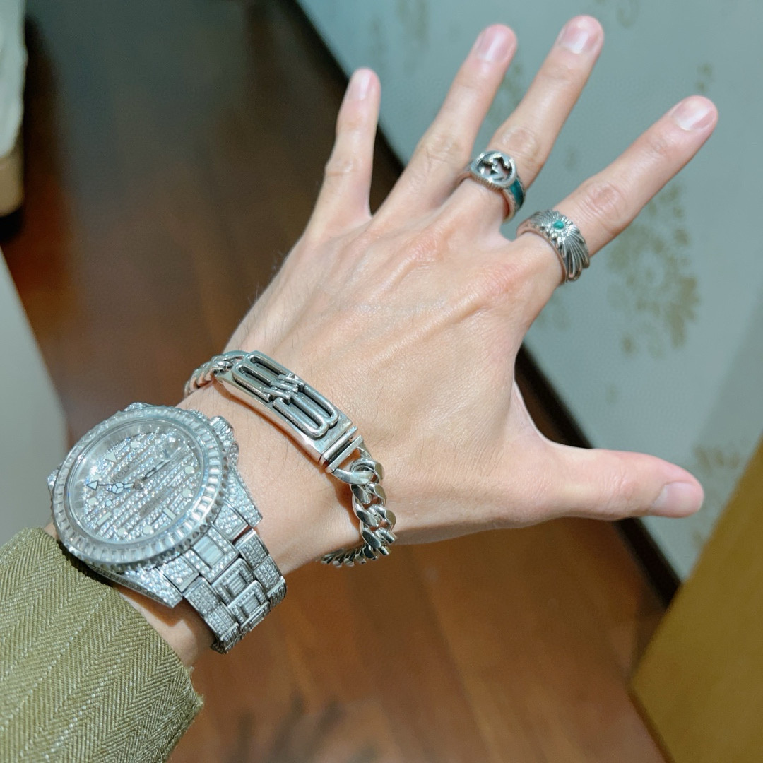 。 原单货🔹🔹新品 巴黎世家 Balenciaga手链🔹专柜一致巴黎世家手链 男士火爆款出货 设计独特 