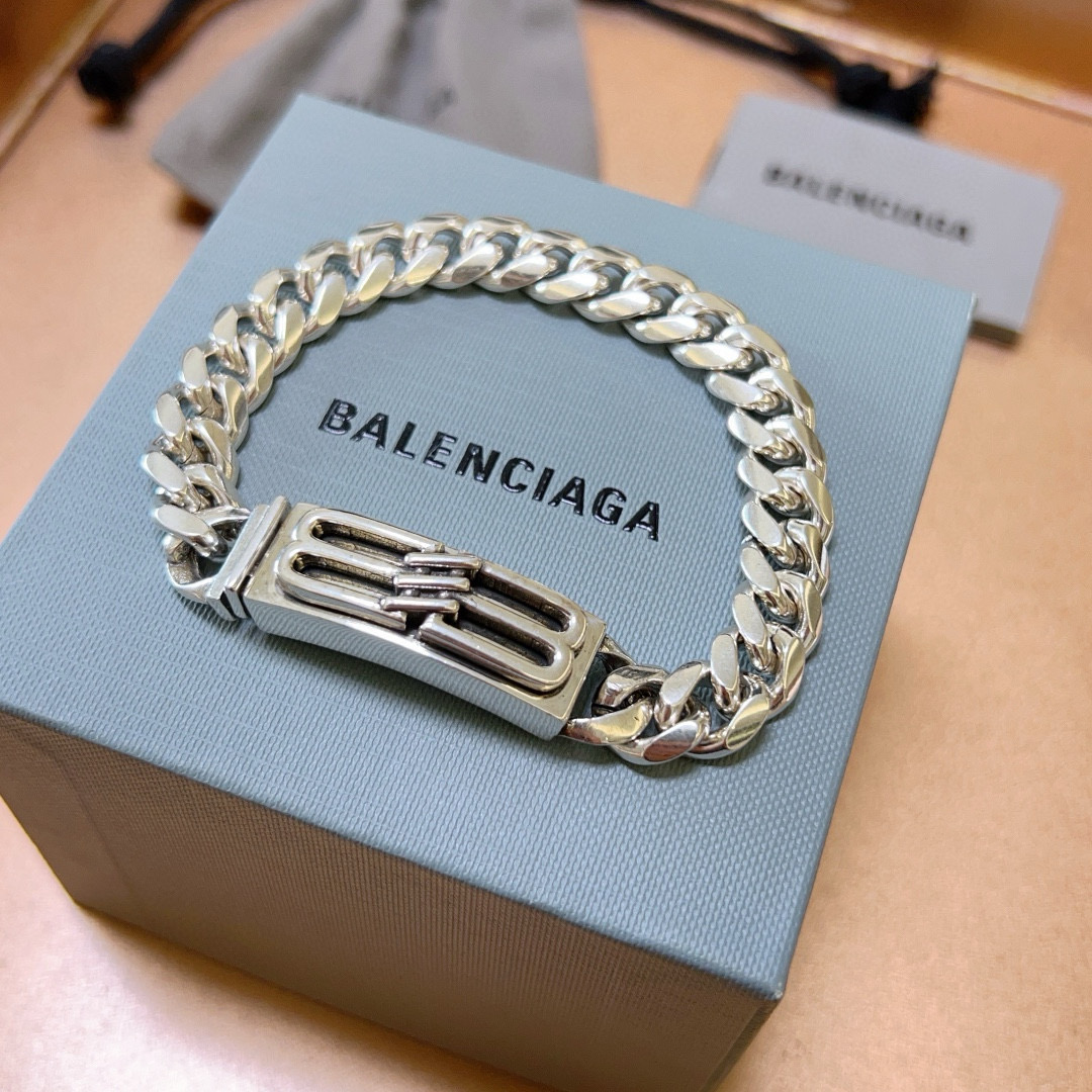。 原单货🔹🔹新品 巴黎世家 Balenciaga手链🔹专柜一致巴黎世家手链 男士火爆款出货 设计独特 