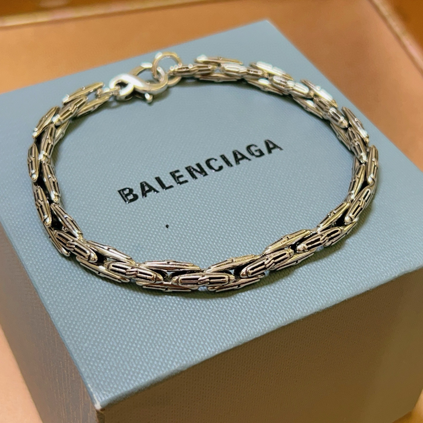 。 原单货🔹🔹新品 巴黎世家 Balenciaga手链🔹专柜一致巴黎世家手链 男士火爆款出货 设计独特 
