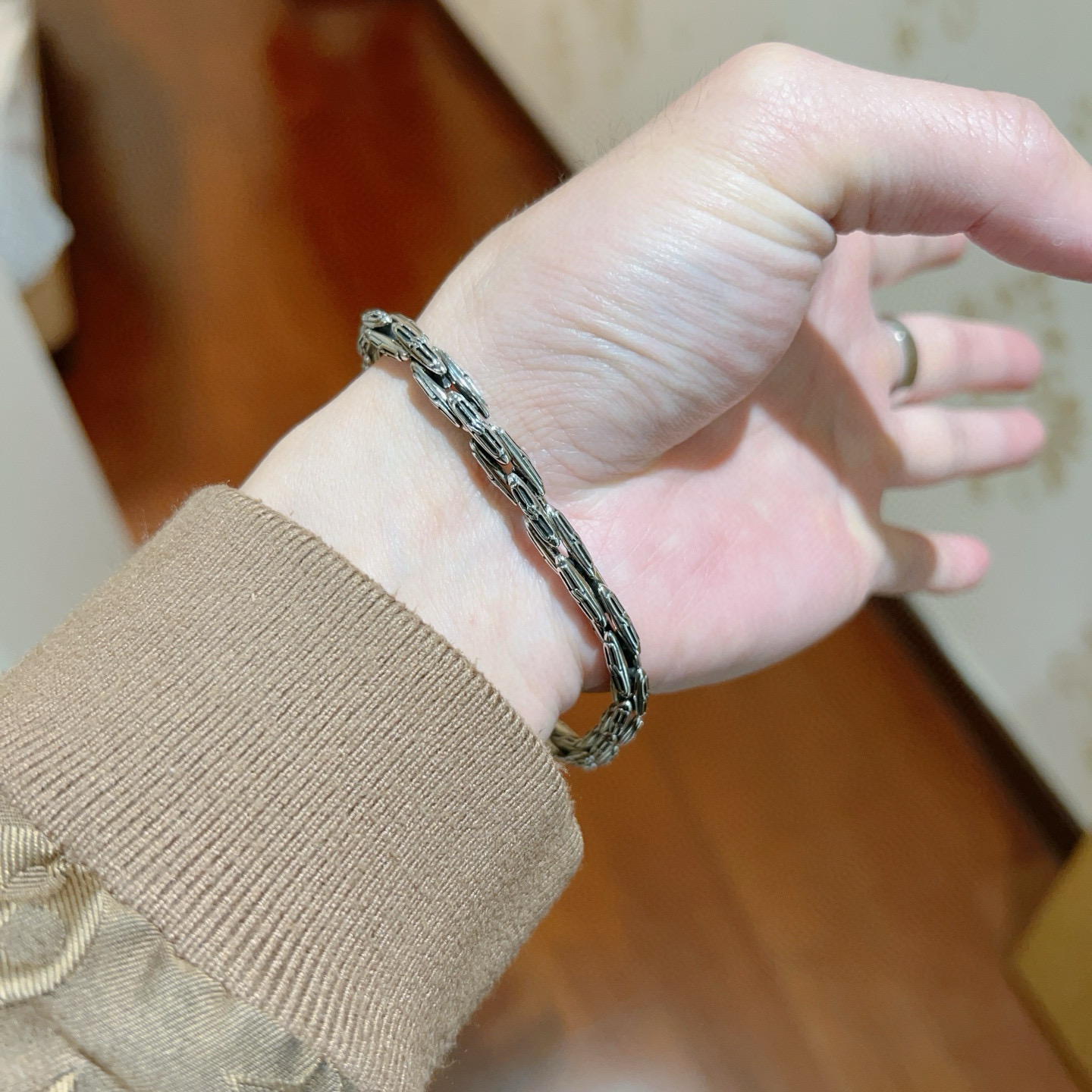 。 原单货🔹🔹新品 巴黎世家 Balenciaga手链🔹专柜一致巴黎世家手链 男士火爆款出货 设计独特 