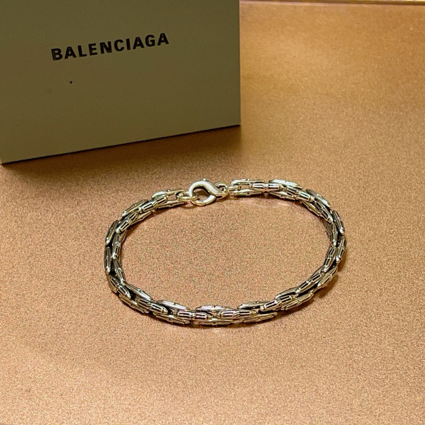 。 原单货🔹🔹新品 巴黎世家 Balenciaga手链🔹专柜一致巴黎世家手链 男士火爆款出货 设计独特 
