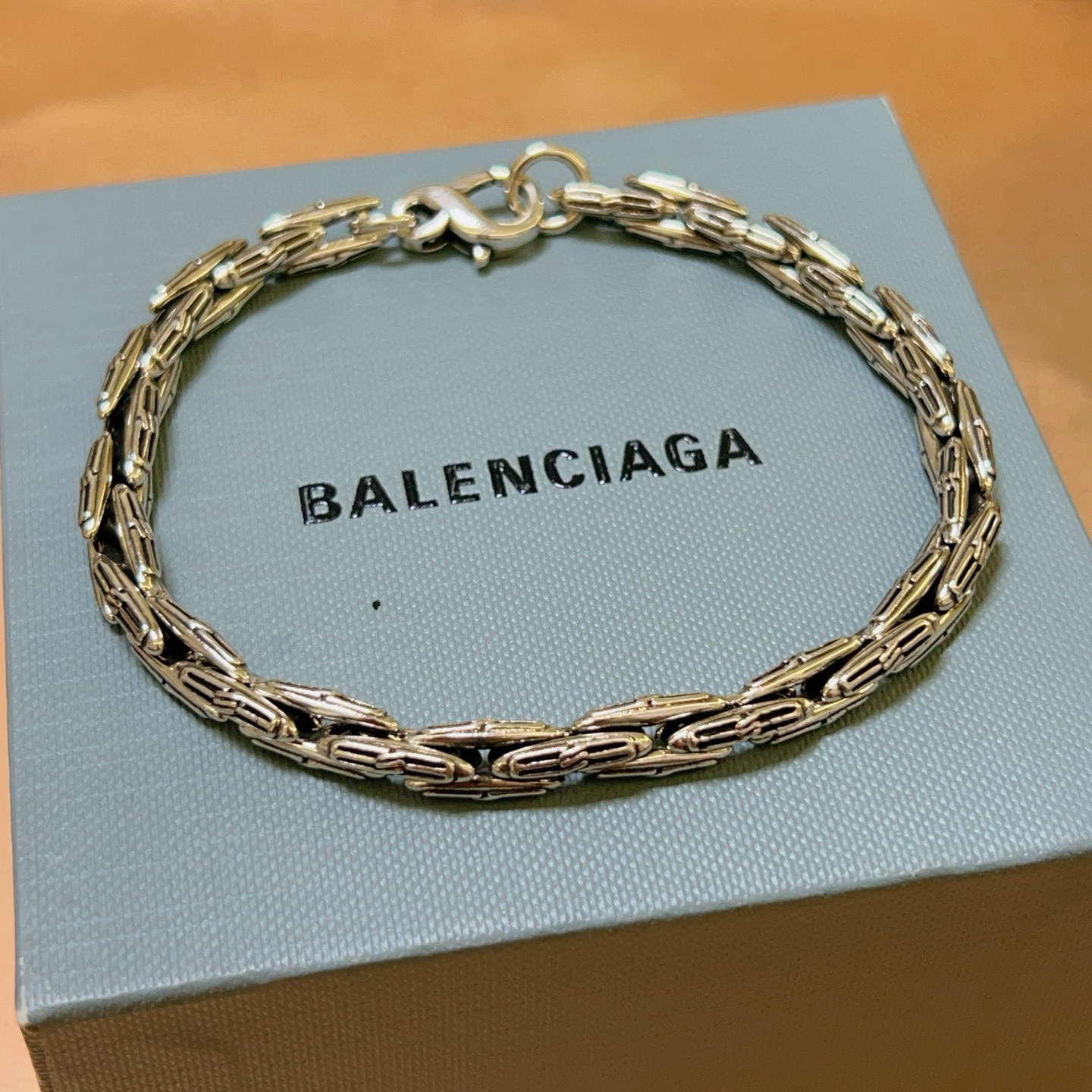 。 原单货🔹🔹新品 巴黎世家 Balenciaga手链🔹专柜一致巴黎世家手链 男士火爆款出货 设计独特 