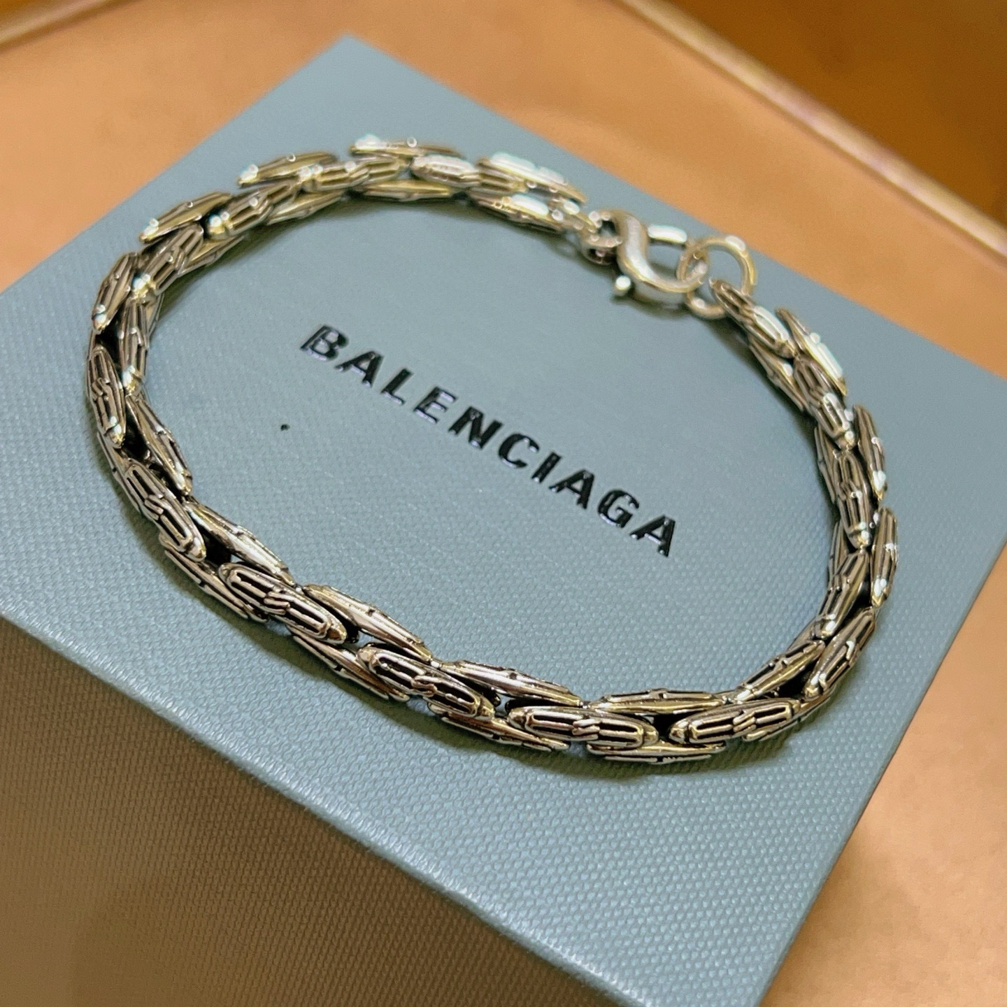 。 原单货🔹🔹新品 巴黎世家 Balenciaga手链🔹专柜一致巴黎世家手链 男士火爆款出货 设计独特 
