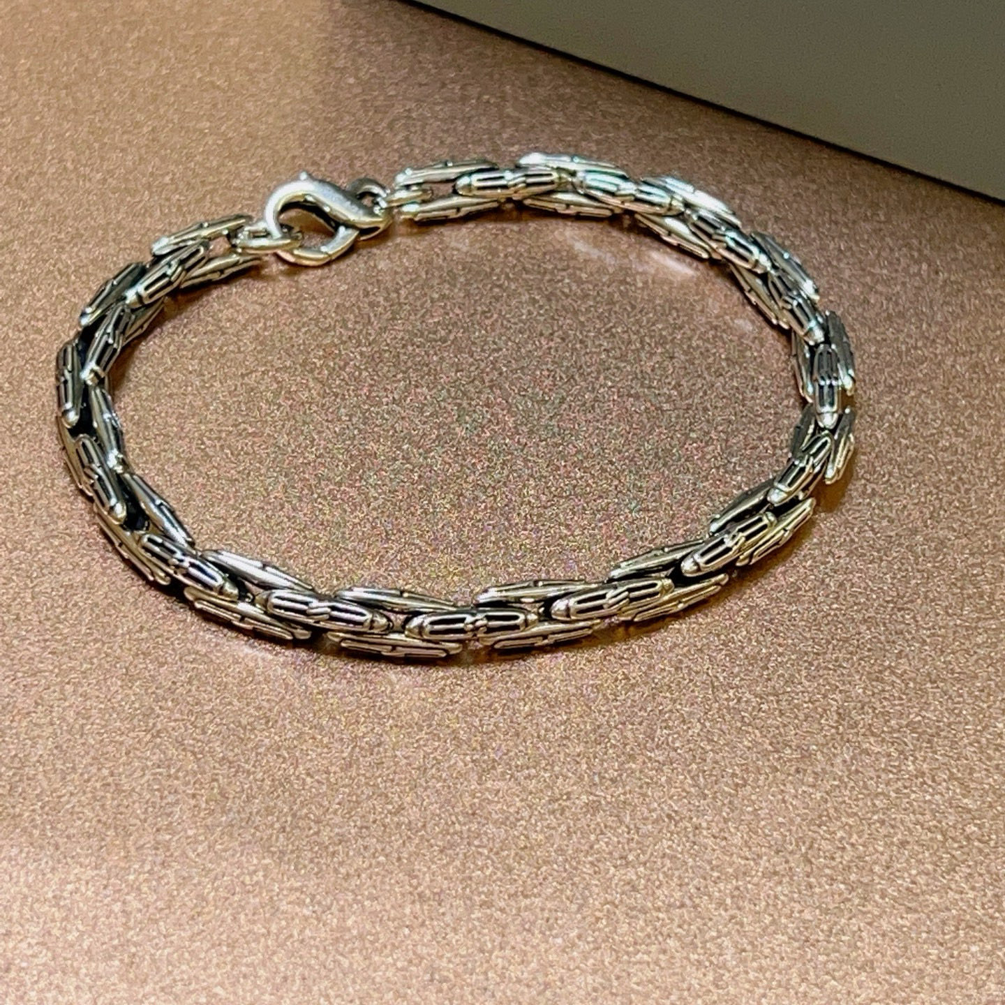 。 原单货🔹🔹新品 巴黎世家 Balenciaga手链🔹专柜一致巴黎世家手链 男士火爆款出货 设计独特 